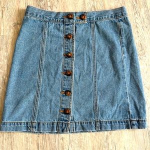 Small forever 21 button denim skirt